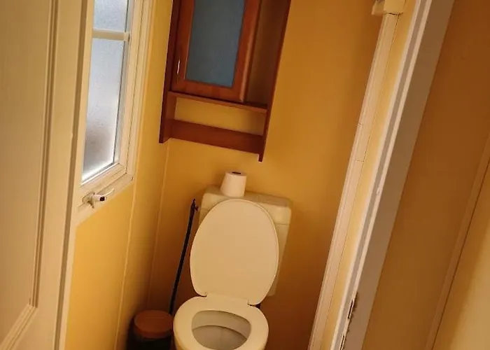 Parque de Campismo Location Insolite Etang Oriolles